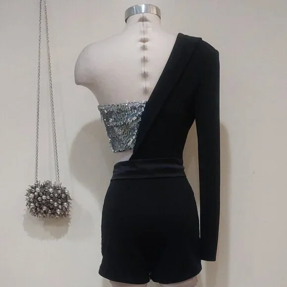 💥SEXY GLAM!💥One Sleeve Tuxedo Romper in Black & Silver Sequin